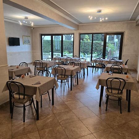 פאדנג'ה סול גארדה Hotel Francesco מראה חיצוני תמונה