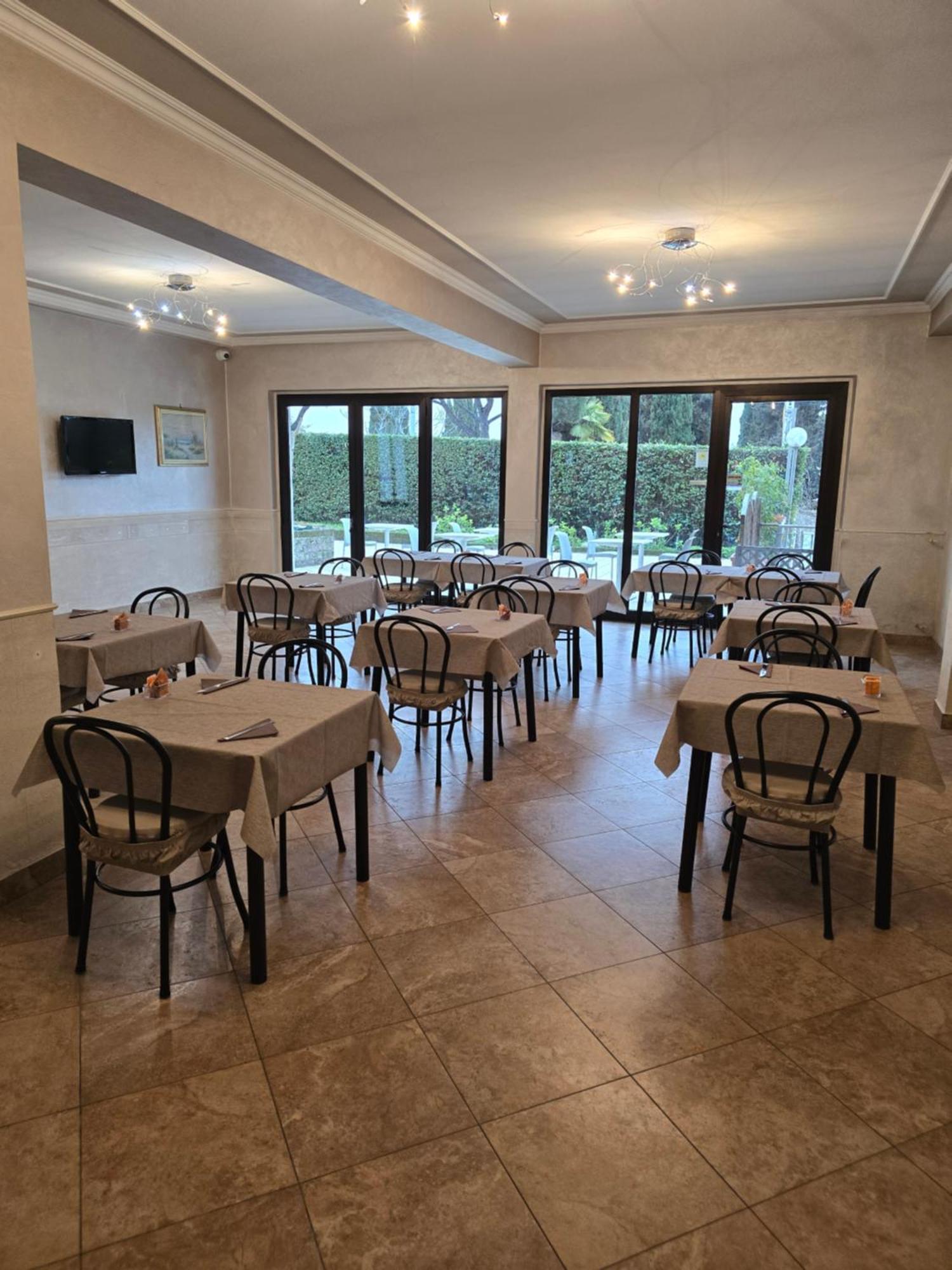 פאדנג'ה סול גארדה Hotel Francesco מראה חיצוני תמונה