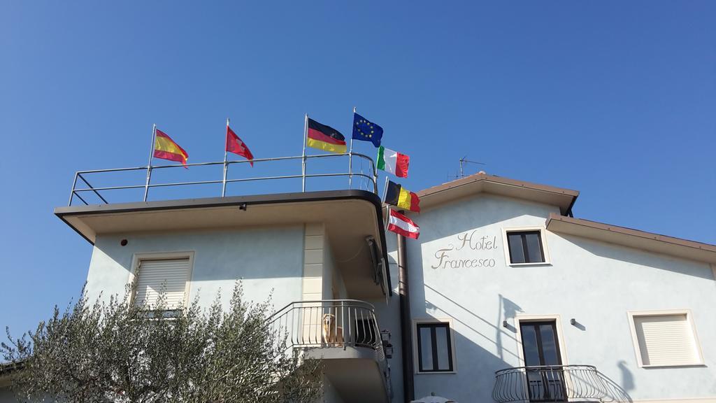 פאדנג'ה סול גארדה Hotel Francesco מראה חיצוני תמונה