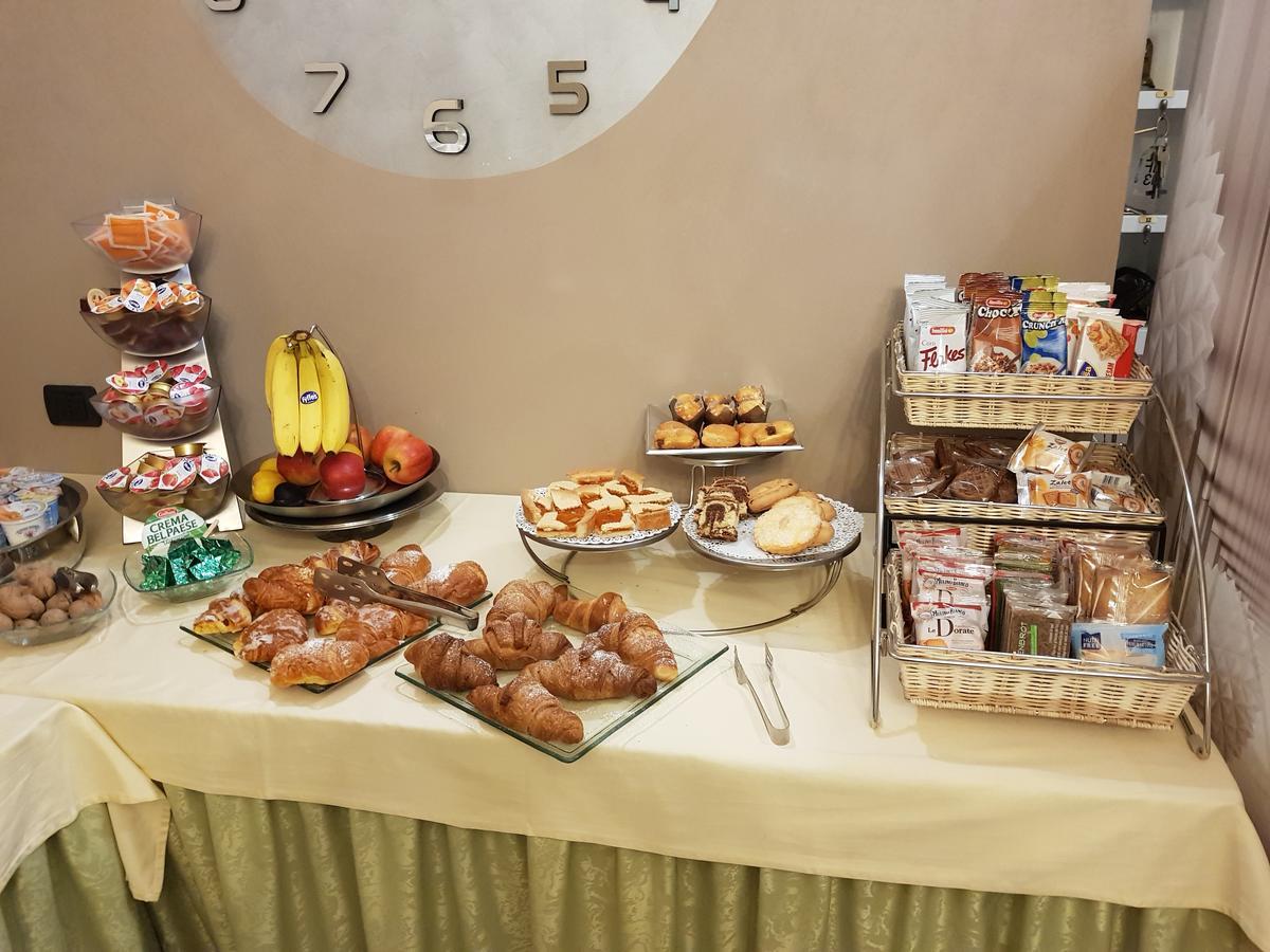 פאדנג'ה סול גארדה Hotel Francesco מראה חיצוני תמונה