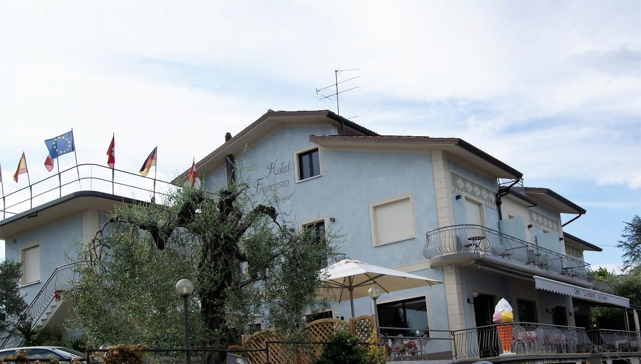 פאדנג'ה סול גארדה Hotel Francesco מראה חיצוני תמונה