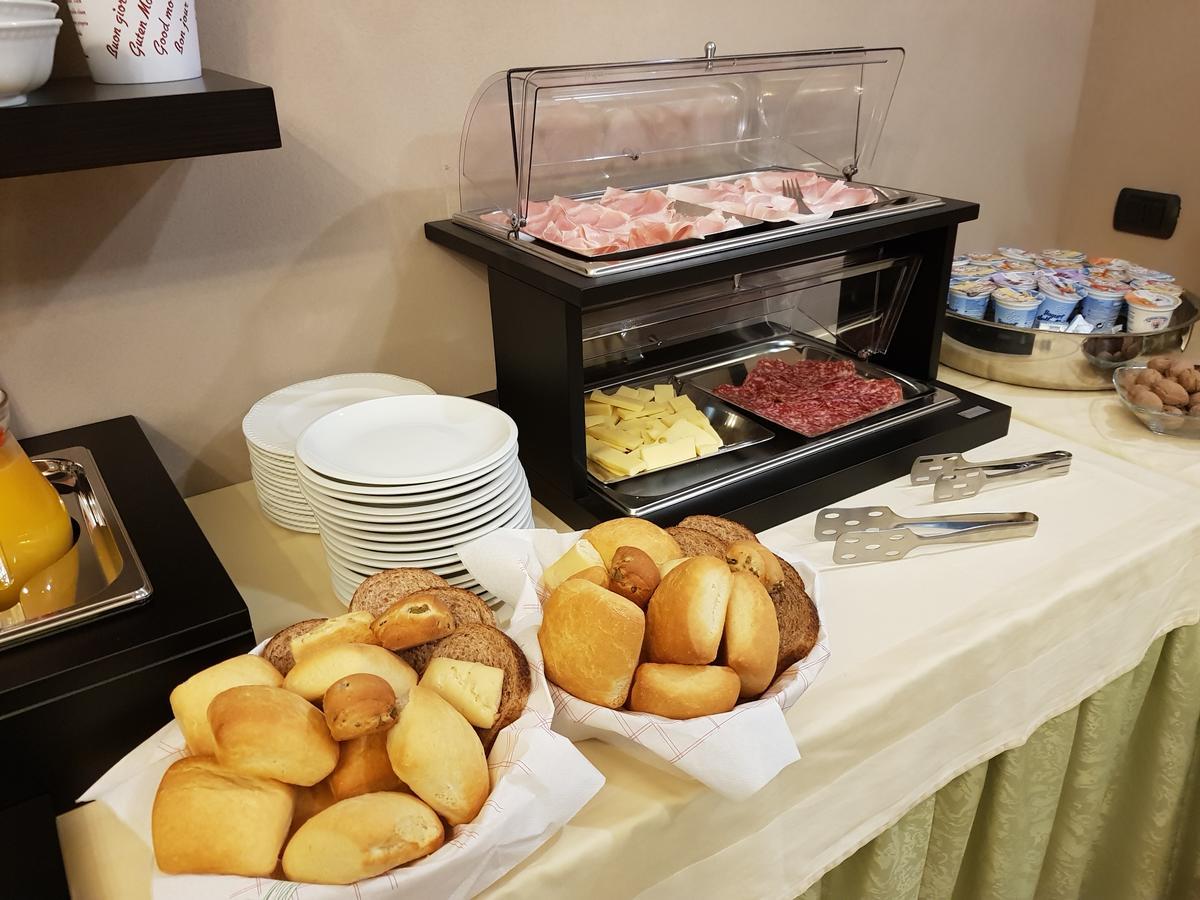 פאדנג'ה סול גארדה Hotel Francesco מראה חיצוני תמונה