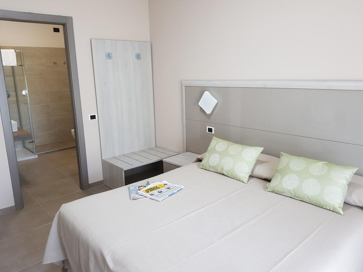פאדנג'ה סול גארדה Hotel Francesco מראה חיצוני תמונה