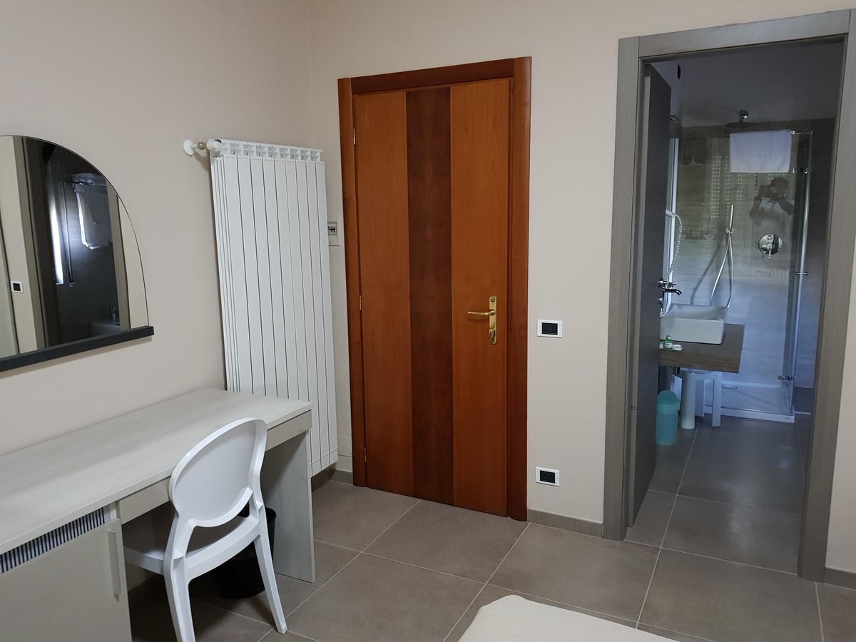 פאדנג'ה סול גארדה Hotel Francesco מראה חיצוני תמונה