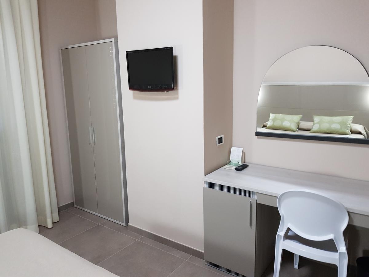 פאדנג'ה סול גארדה Hotel Francesco מראה חיצוני תמונה
